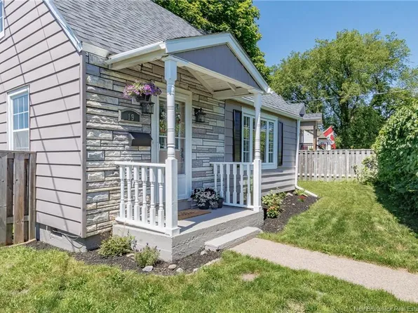 19 Pugsley Ave, Saint John, NB E2K 2X1