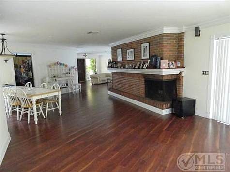 5th image of 421 N Country Club Dr