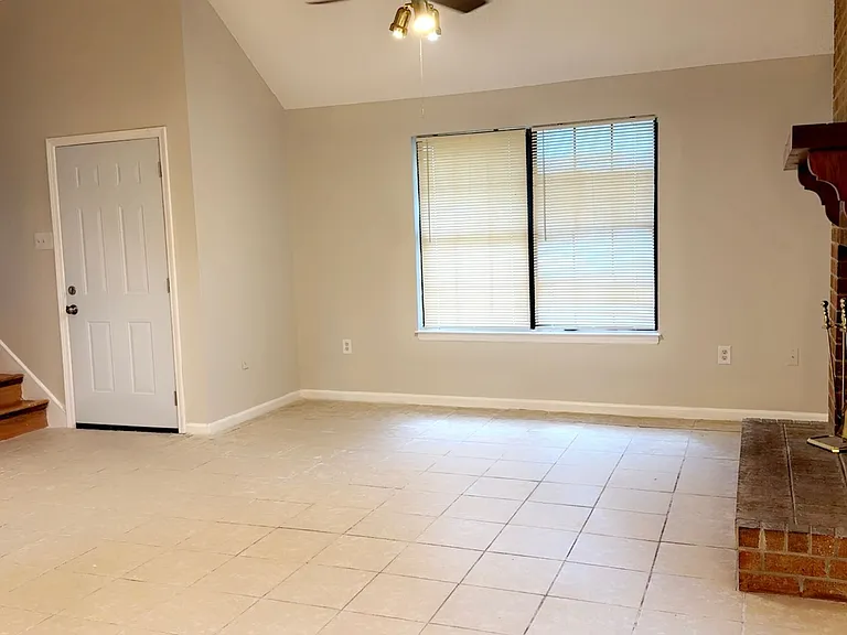 153 Holland Park Cir — Photo 9