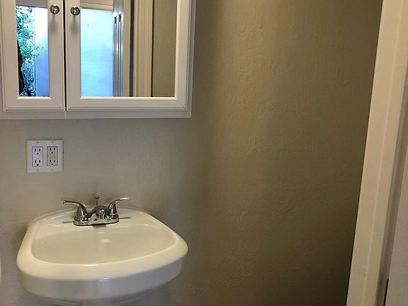 4th image of 2024 Oberlin St