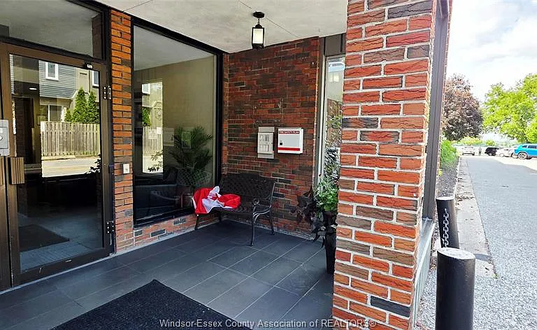 3900 Wyandotte St E #121 — Photo 7