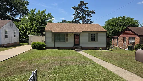 1712 Pinewood Dr Photo 1