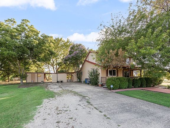 3rd image of 220 Crump Cir