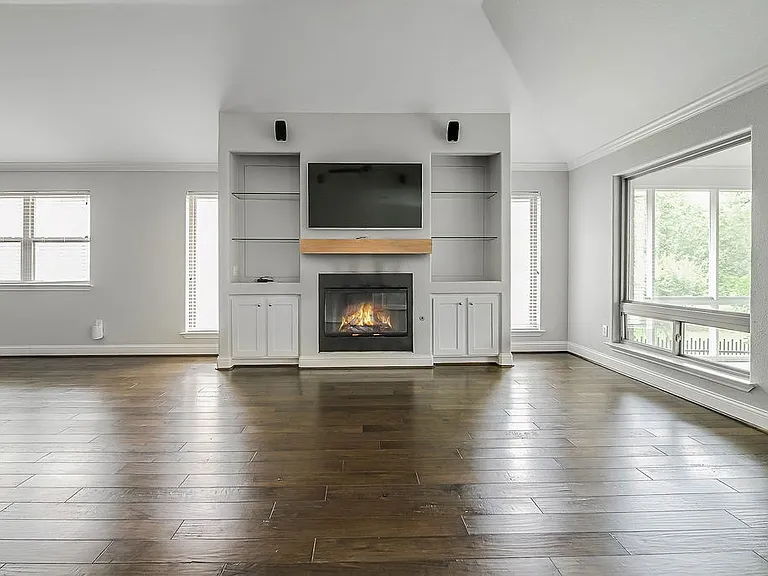 218 E Creekview Dr — Photo 5