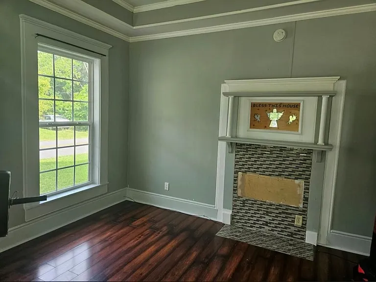 388 S Jones St — Photo 5