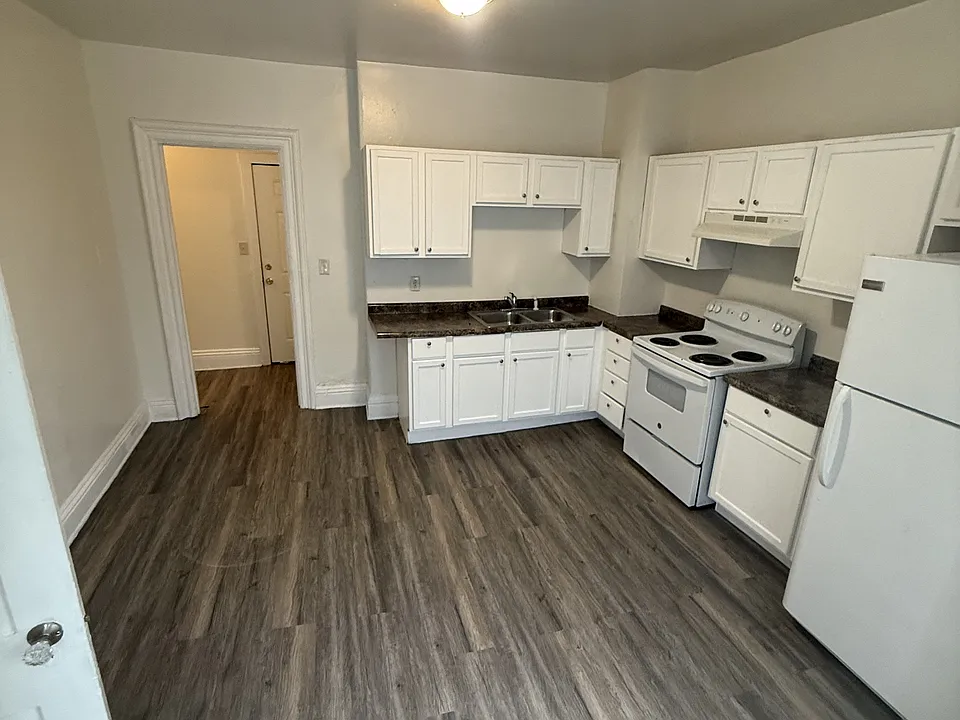 1127 Ross Ave #2