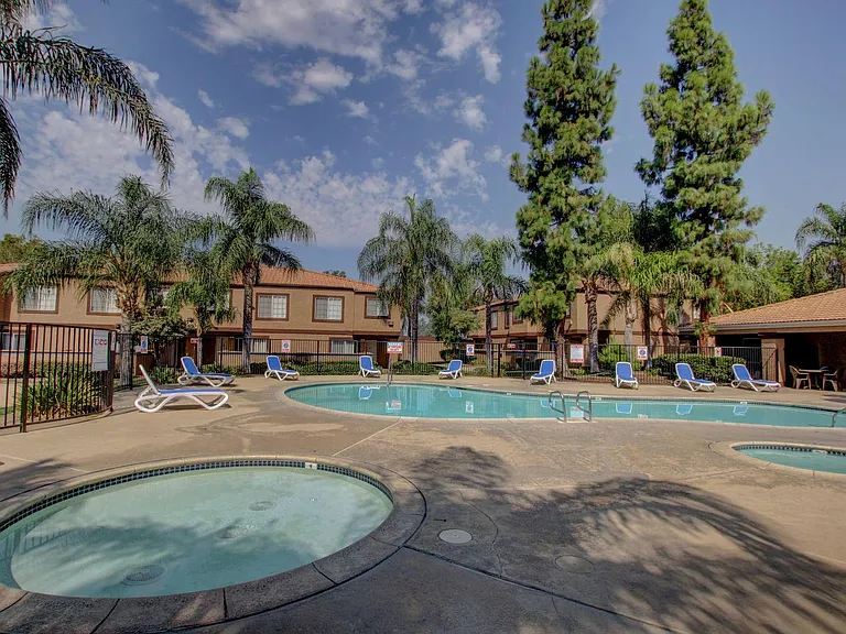 Oasis Townhomes — Photo 4