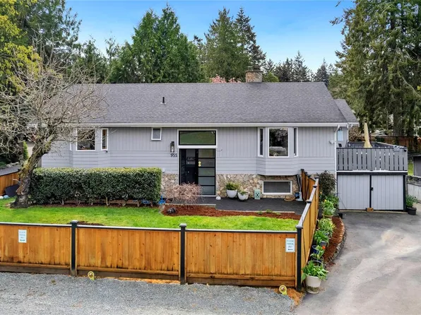 955 Sluggett Rd, Central Saanich, BC V8M 1E4