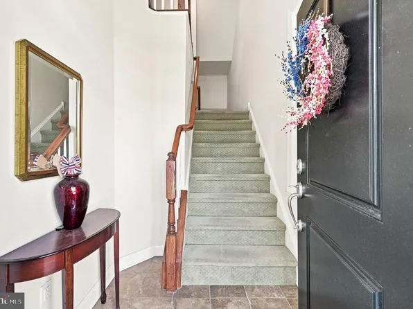 121 Corvus Cir, Media, PA 19063
