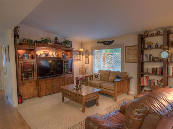4th image of 259 SE 130th Ct