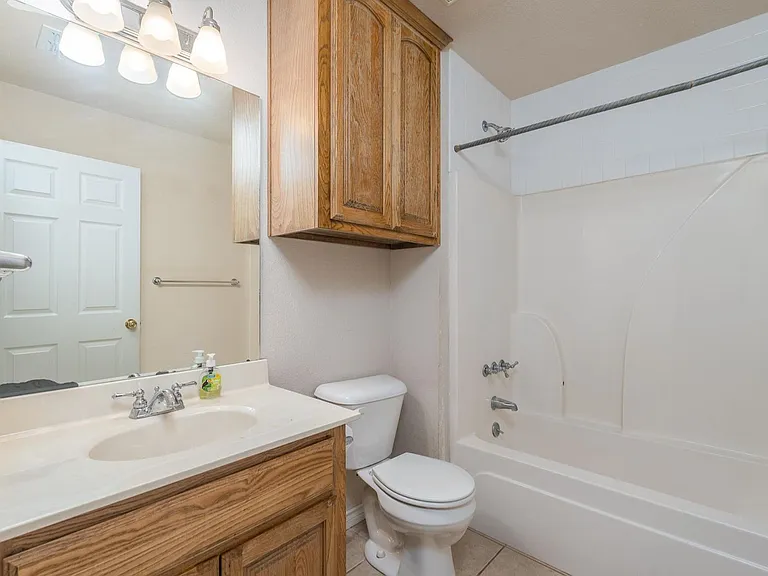 207 Locust St — Photo 35