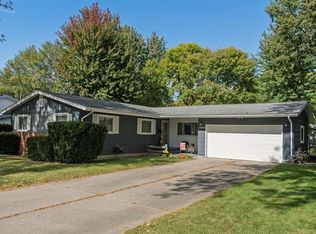 5048 1st Ave NW, Cedar Rapids, IA 52405