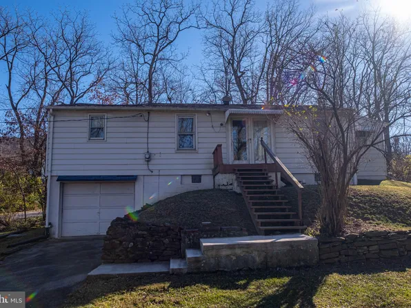 151 Breons Ln, Pleasant Gap, PA 16823