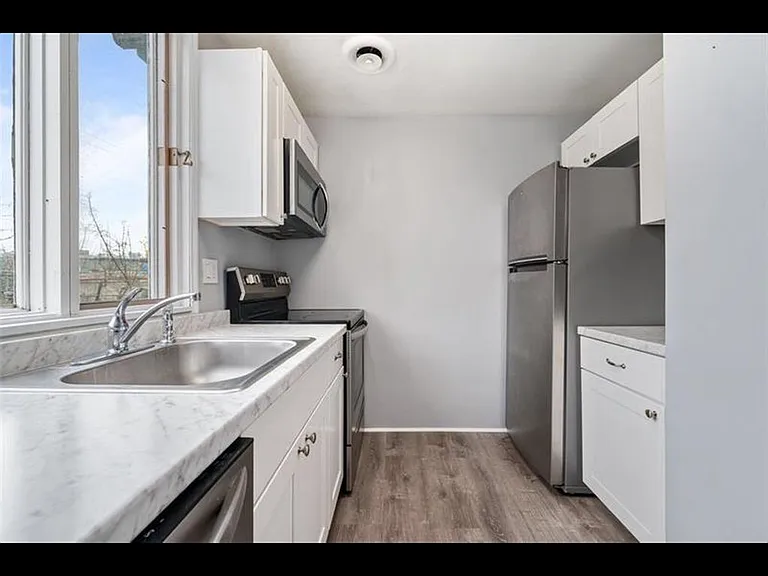 6412 Howe St #1 — Photo 19