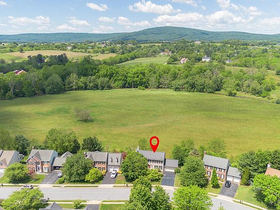 4th image of 24 Young Branch Dr