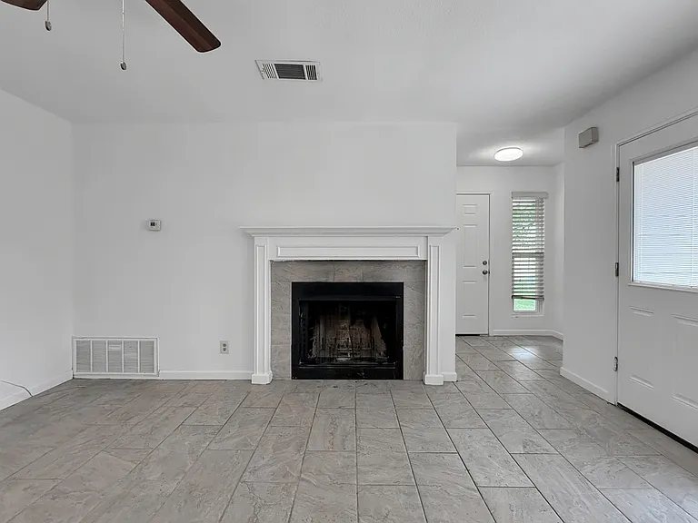 403 Fantail Loop #A — Photo 3