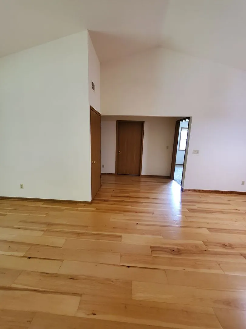 538-544 Partridge Ct. - 4 Unit — Photo 3