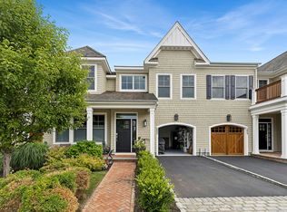 1602 Devon Ct, Southampton, NY 11968