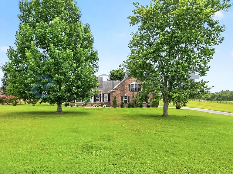 720 Rock Springs Rd — Photo 2