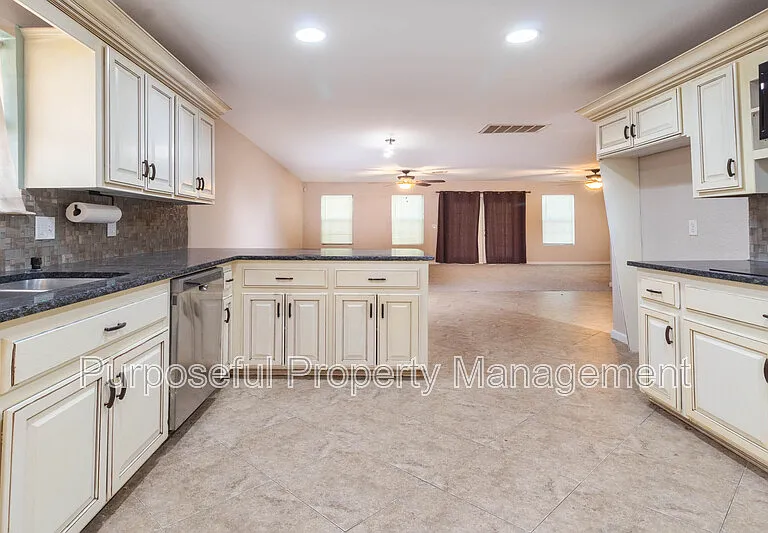 9204 Aaron Dr — Photo 17