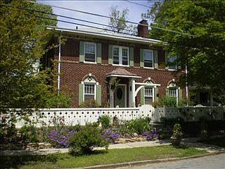 1st image of 810 Courtland St