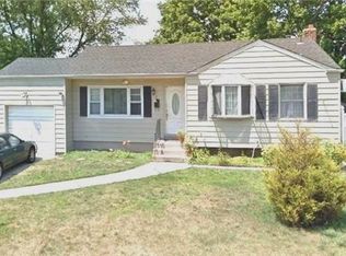 61 Wilson St, Brentwood, NY 11717