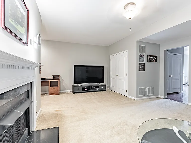 43738 Clemens Ter #1 — Photo 22
