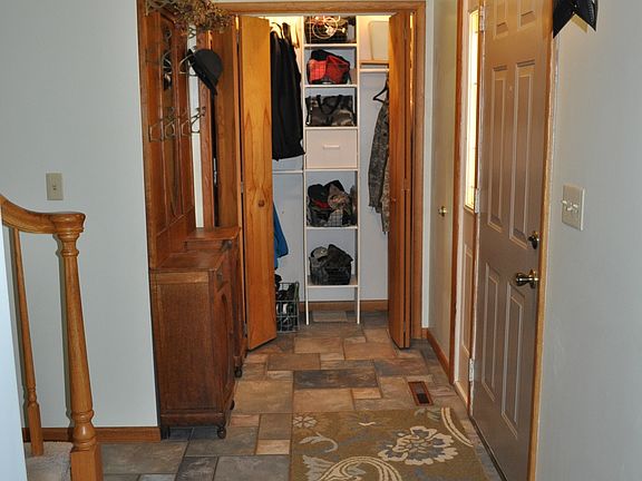 3rd image of 20 Glenview Dr