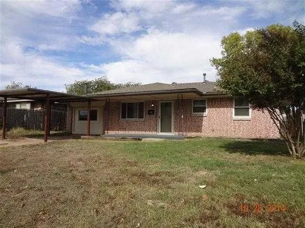 669 NW 16th St, Moore, OK 73160