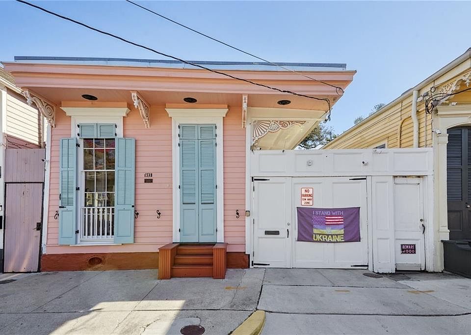 1st image of 921 Touro St
