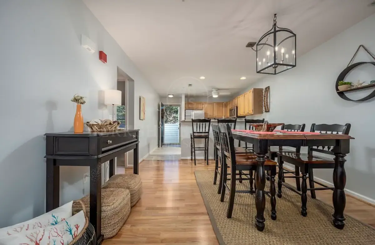 2 bed, 1040 sqft, $2,000 — Photo 4