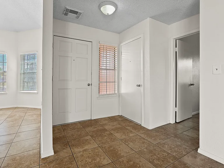 9321 Chantilly Dr — Photo 17