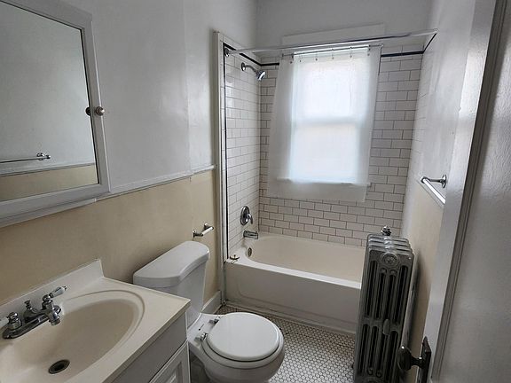 4th image of 531 Wells Ave NW #1