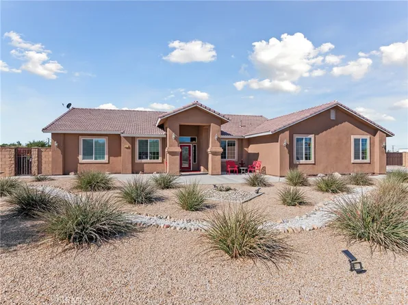 9542 Candlelight St, Apple Valley, CA 92308