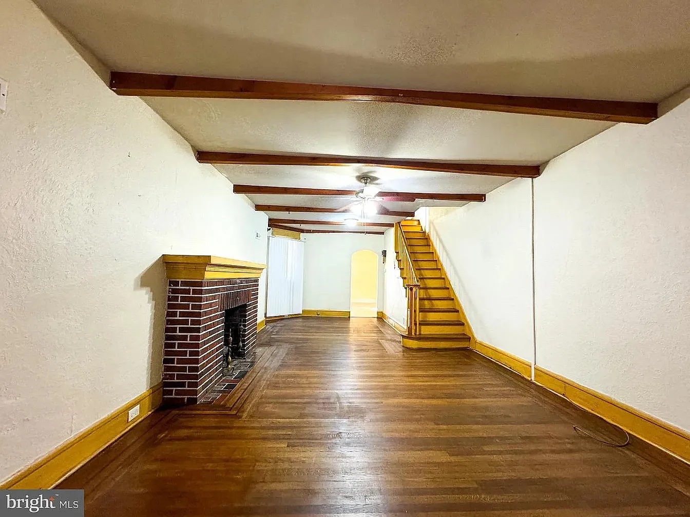 433 Genesee St — Photo 4
