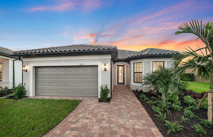 Exterior FM2 with charming bay window