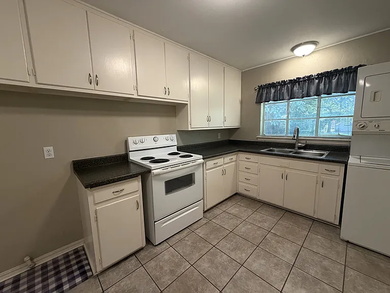 1722 Mattern Dr — Photo 4