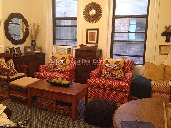 31 Gloucester #2R Boston - Back Bay Unit Photo 2