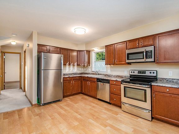 4th image of 8006 Ontario St
