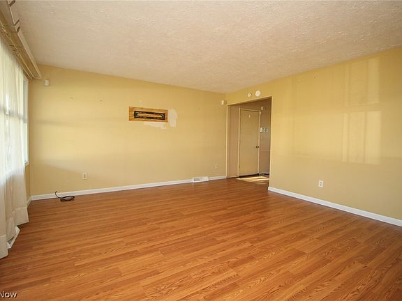 2nd image of 3569 Wyandot Ln
