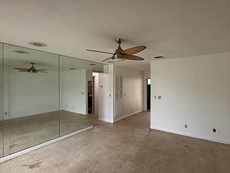 904 Seneca St — Photo 3