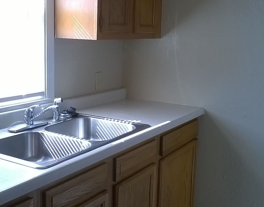Double-sink+Garbage Disposal+LOTS of cabinet space