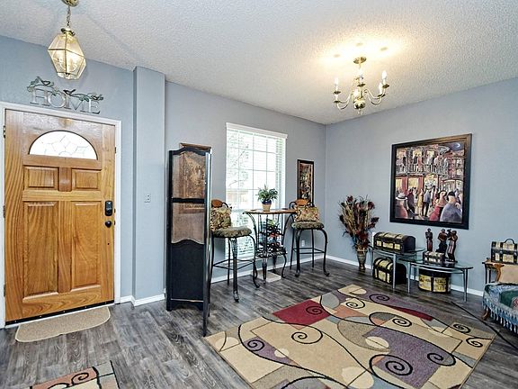 3rd image of 1213 Blackthorn Dr