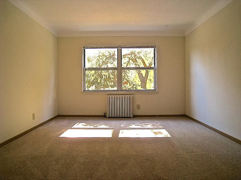 Ford Parkway Apartments — Photo 13