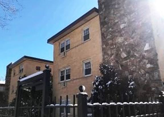4th image of 1813 W Touhy Ave APT 4