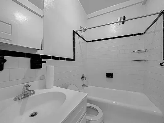 Rented by Manhattan Realty Group | media 5