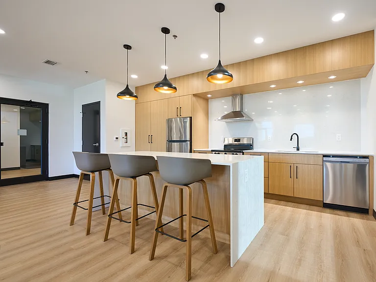 1530 Warde Ave — Photo 1