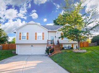 1108 SE 11th Pl, Lees Summit, MO 64081