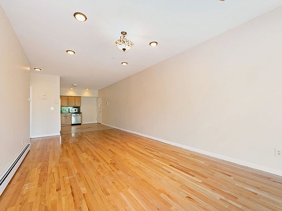 2nd image of 115 Dahlgren Pl APT 3A