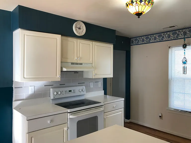 4036 Bradshaw Dr — Photo 4